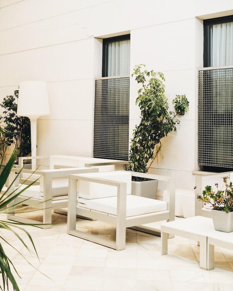 Hotel Petit Palace Marques Santa Ana 4*