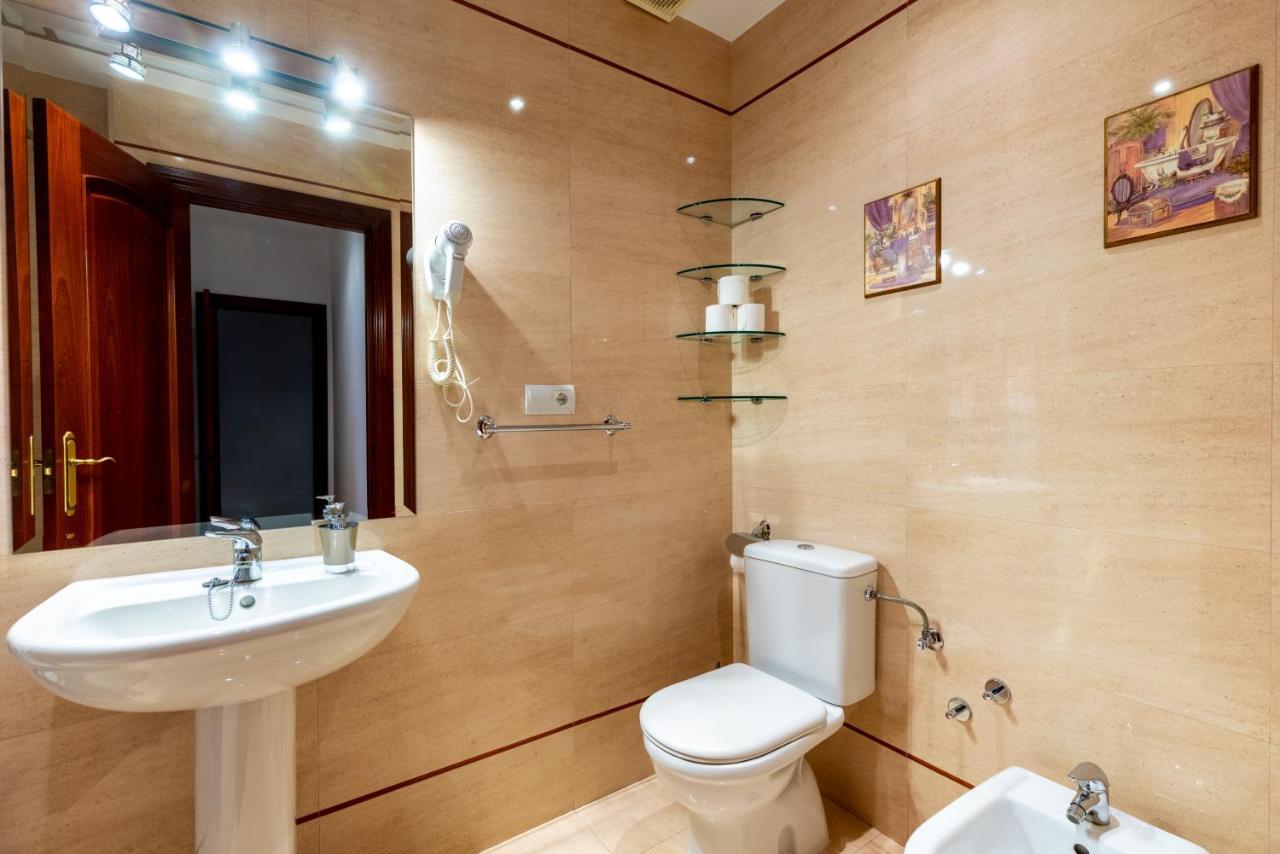 Center Of Seville! Luxury In Sevillian Manor House! Apartamento *