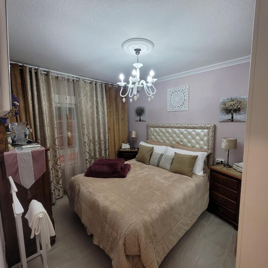 Shared A With A View Of The Garden Habitación en casa particular Sevilla