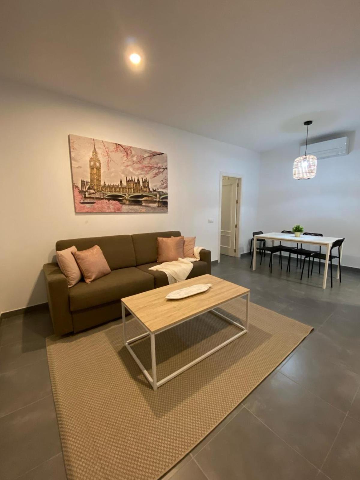 Plaza Espana Familiar Apartment