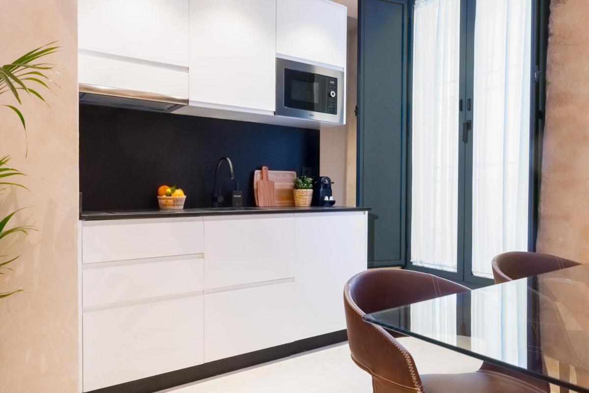 Luxurious With Jacuzzi In Casa Pilatos Apartment