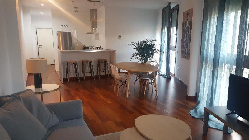 Apartamento Azz Torre De La Plata Sevilla