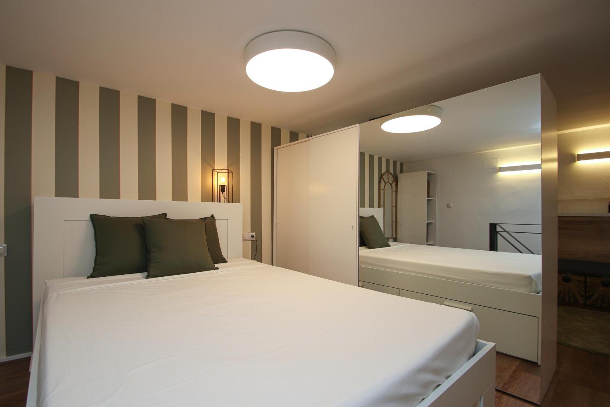 New! Luxurious & Chic Duplex Next To The Cathedral Apartamento *