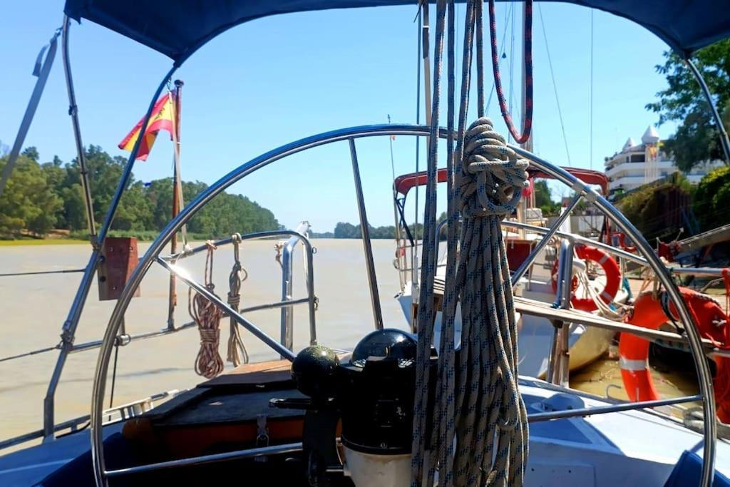Tu Casa Flotante En Sevilla! Barco En Alquiler En El Guadalquivir Hotel en barco