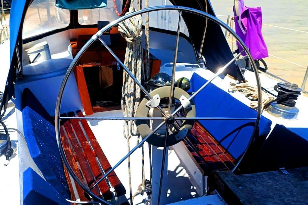 Tu Casa Flotante En Sevilla! Barco En Alquiler En El Guadalquivir Hotel en barco