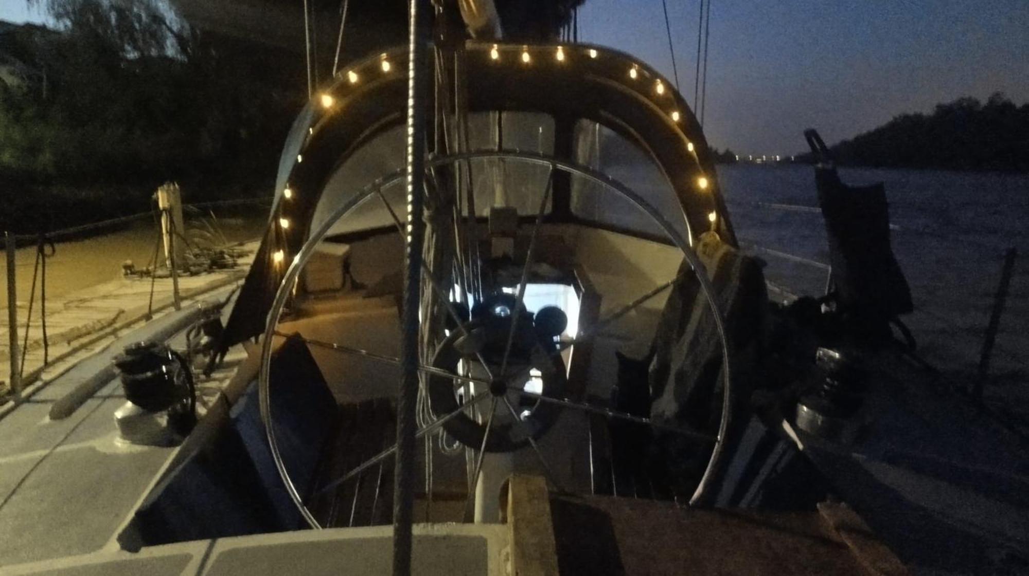 Tu Casa Flotante En Sevilla! Barco En Alquiler En El Guadalquivir Hotel en barco Sevilla