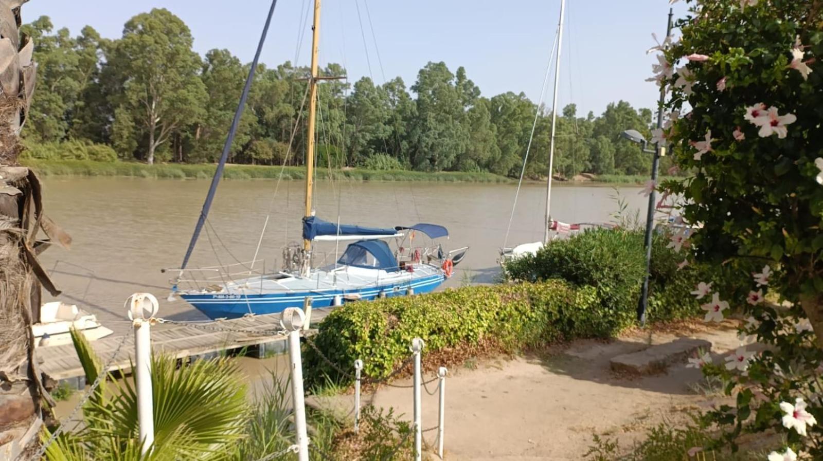 Tu Casa Flotante En Sevilla! Barco En Alquiler En El Guadalquivir Hotel en barco Sevilla