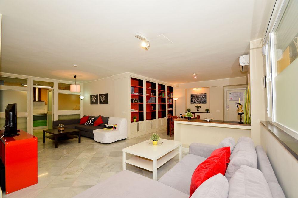 Hotel At Centro *