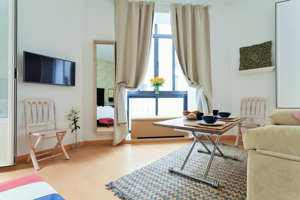 Hostly Acetres 1a Loft In Center, Comunal Terrace, Fibre,parking Optional * Sevilla