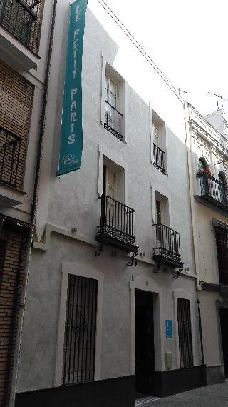 Le Petit Paris Guest house