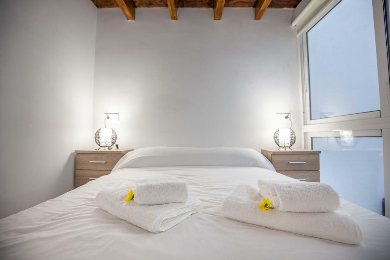 Pasaje Amores Iz. · Tranquilidad Y Vida Cultural En Centro 4px * Sevilla