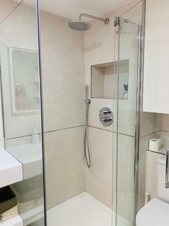 Cathedral Studio, Luxury In Cathedral Area, Parking Optional *