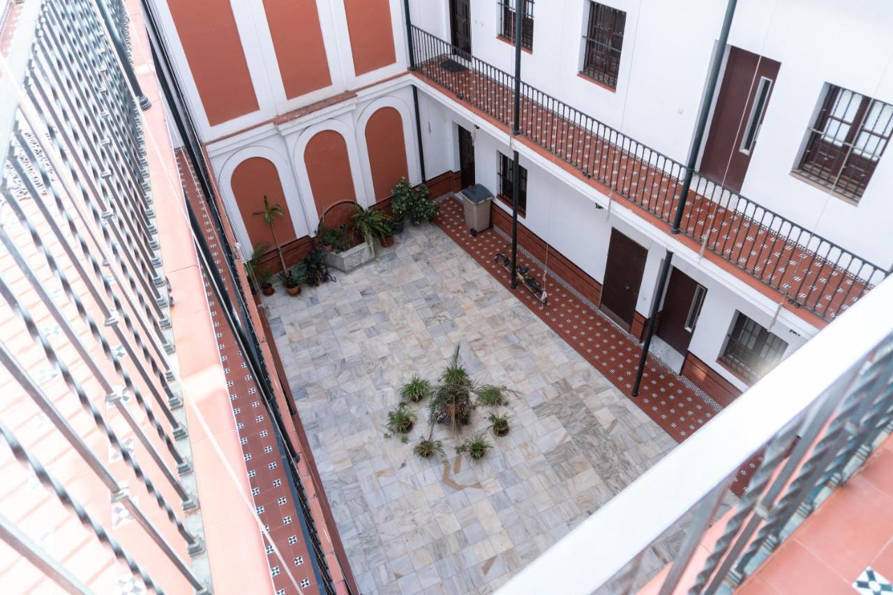 Muy Céntrico Apto. En Típico Patio Sevillano *