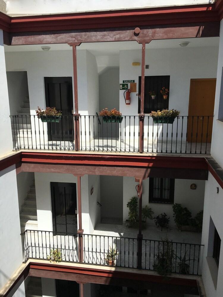 Teodosio And Free Parking Sevilla