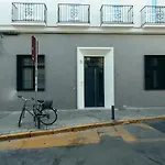 Modern With Balcony- 2Bd 2Bth- San Vicente
