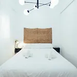 Modern With Balcony- 2Bd 2Bth- San Vicente