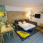 Rentalsevilla Rentalsevilla Moderno Apartamento En El Centro Con Patio