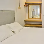 Apartsuite B&R Triana Arellano