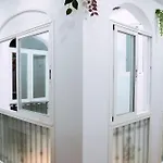 Triana Riverside Guesthouse