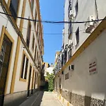 RentalSevilla Moderno y comodo apartamento en Santa Cruz con Parking