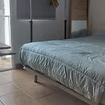 Cosy Apartment With Shared Balcony