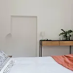 Gotoseville Gerona Suites