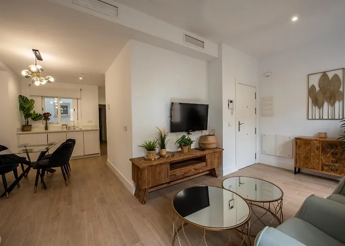 Modern With Balcony- 2Bd 2Bth- San Vicente