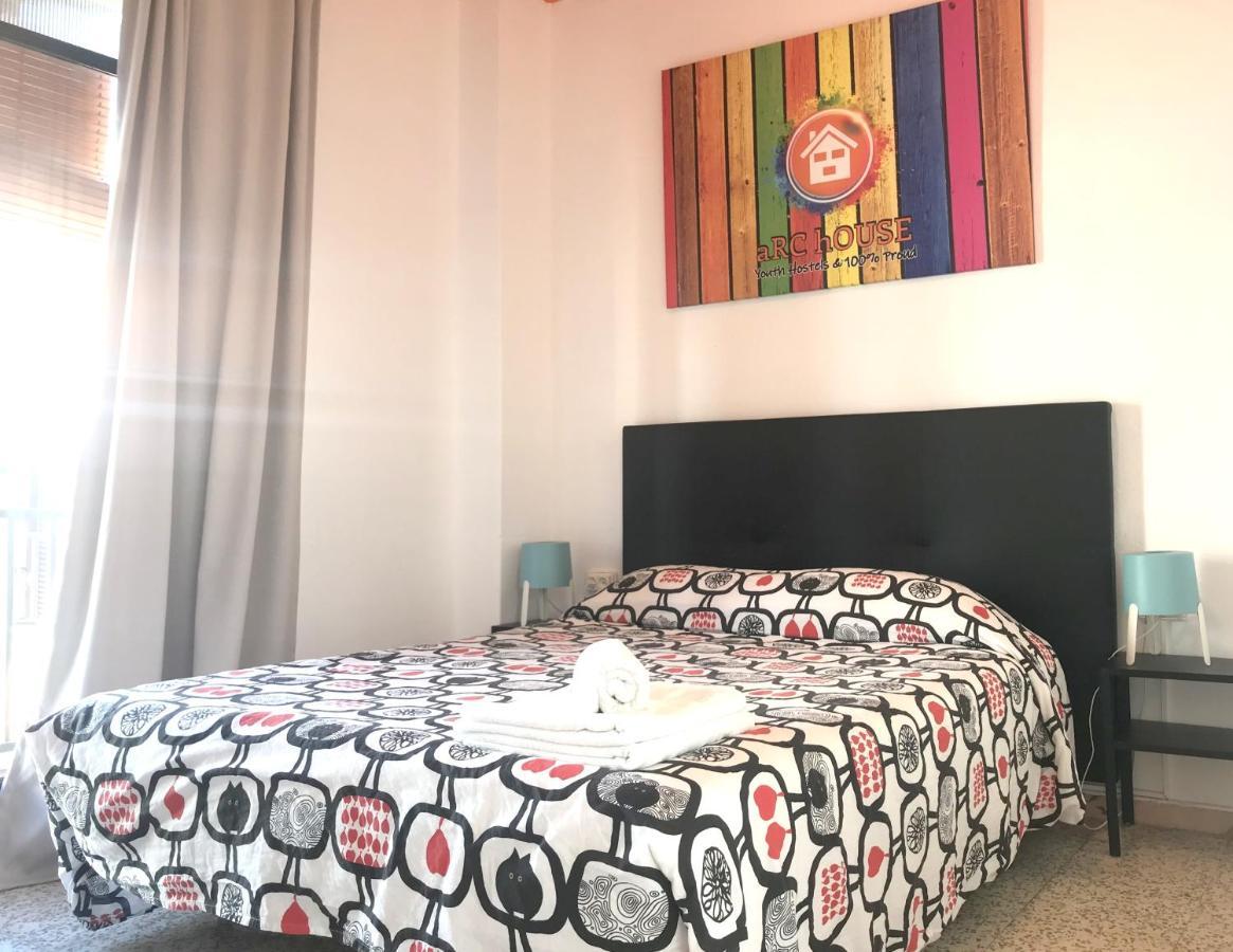 Arc House Only Adults Hostal Sevilla