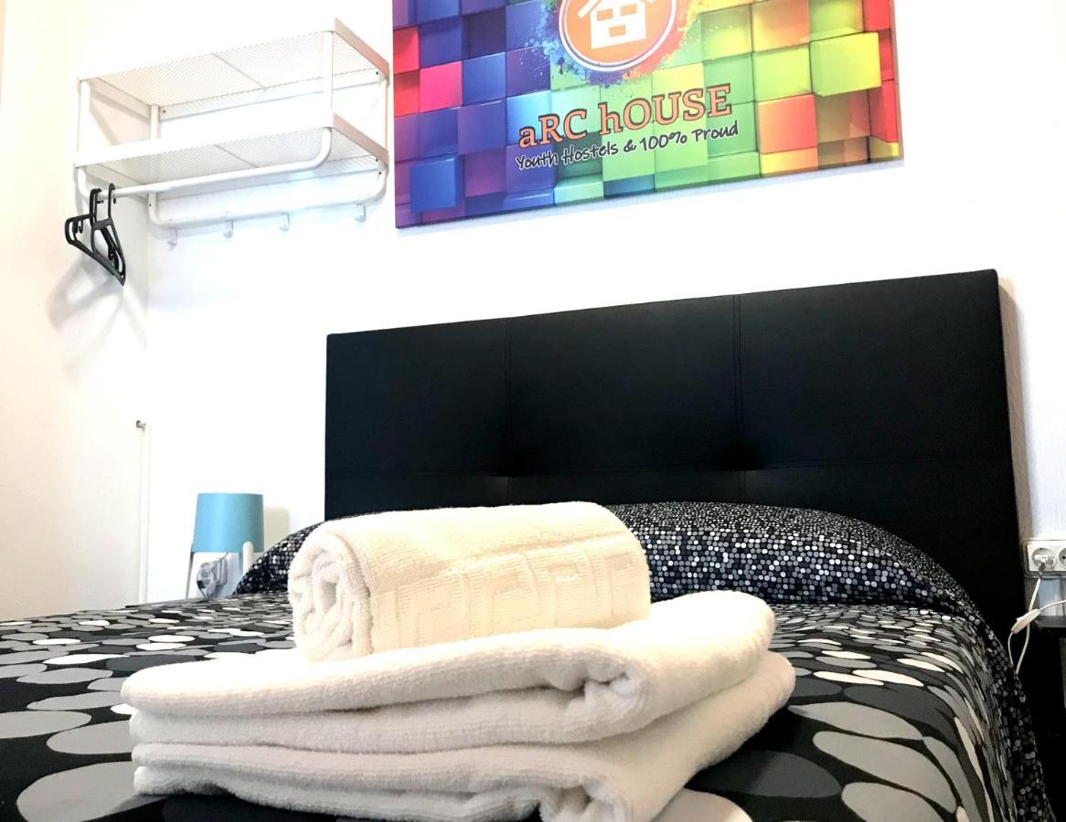 Arc House Only Adults Hostal Sevilla