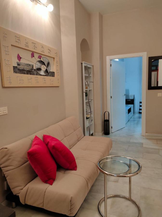 Columnas De Adriano. Calle Mármoles, 5 Apartamento