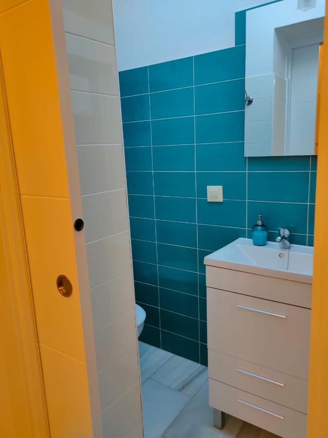 Columnas De Adriano. Calle Mármoles, 5 Apartamento Sevilla