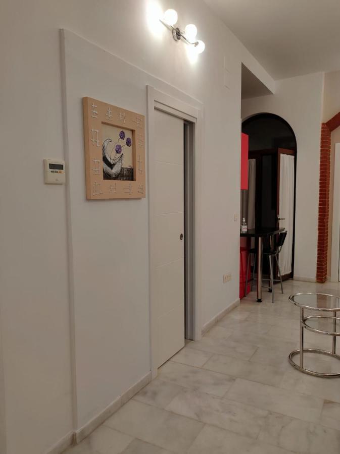 Columnas De Adriano. Calle Mármoles, 5 Apartamento Sevilla