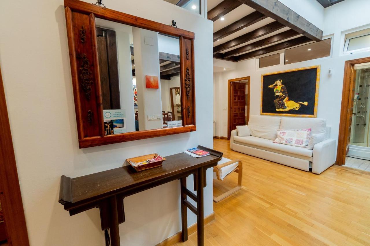 La Piramide Apartment Seville