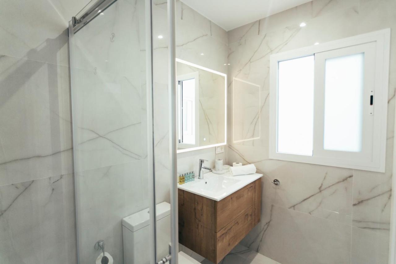 Modern With Balcony- 2bd 2bth- San Vicente Apartamento Sevilla