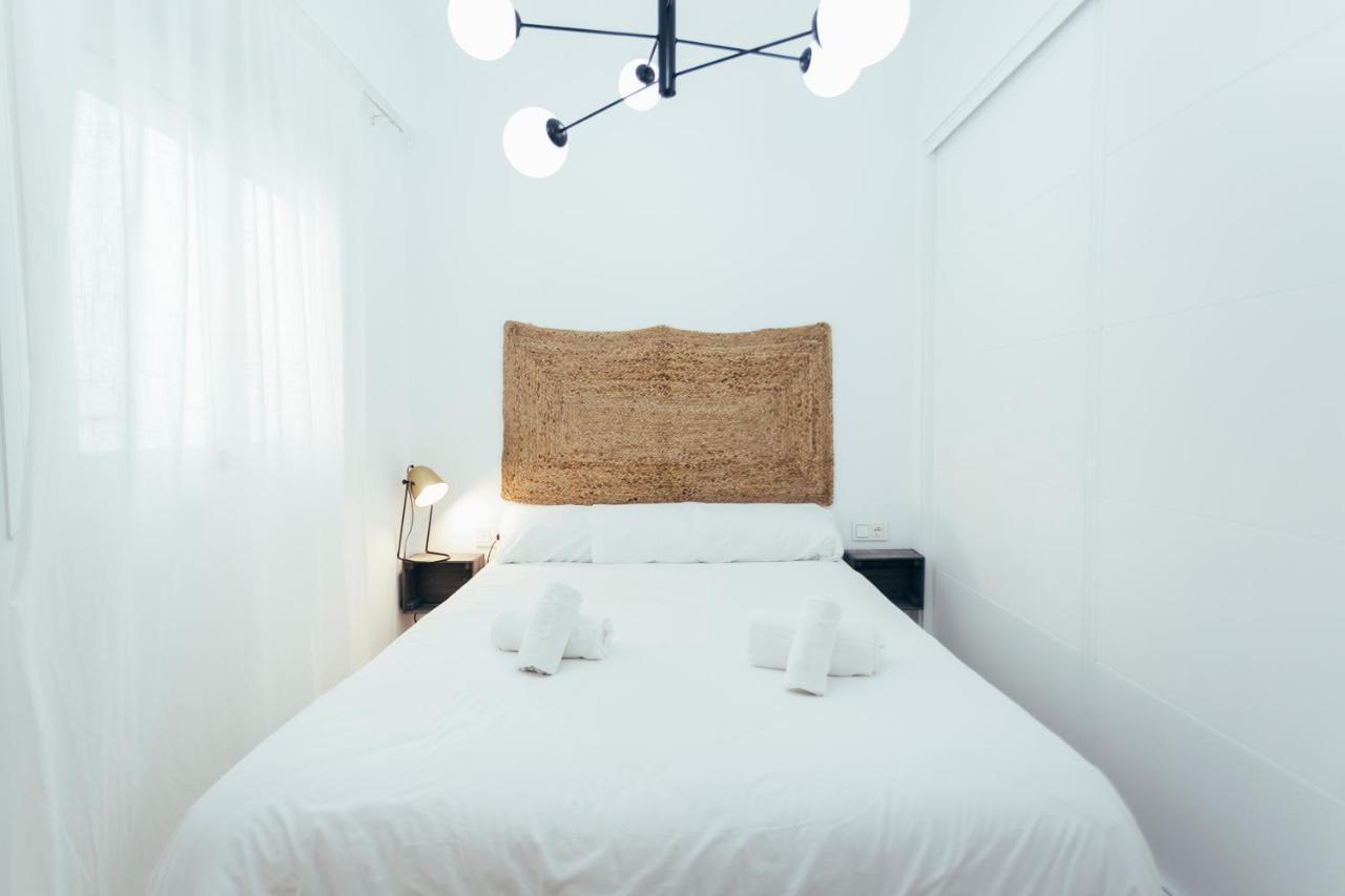 Modern With Balcony- 2bd 2bth- San Vicente * Sevilla