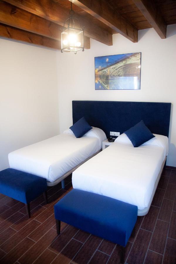 Hotel Noches En Triana