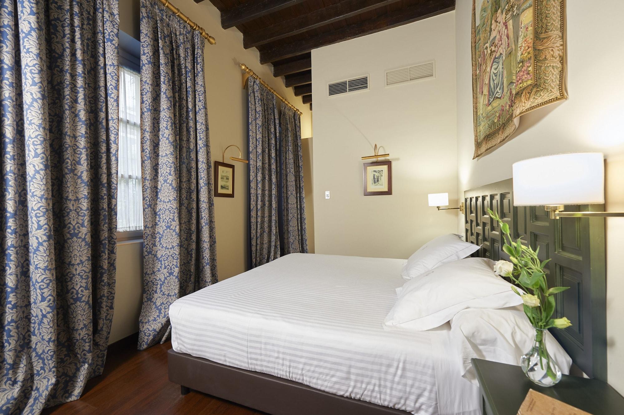 Hotel Casas De El Arenal 4*