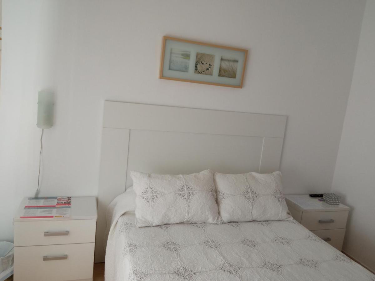 Habitación Individual En Apartamento Compartido Con La Anfitriona * Sevilla