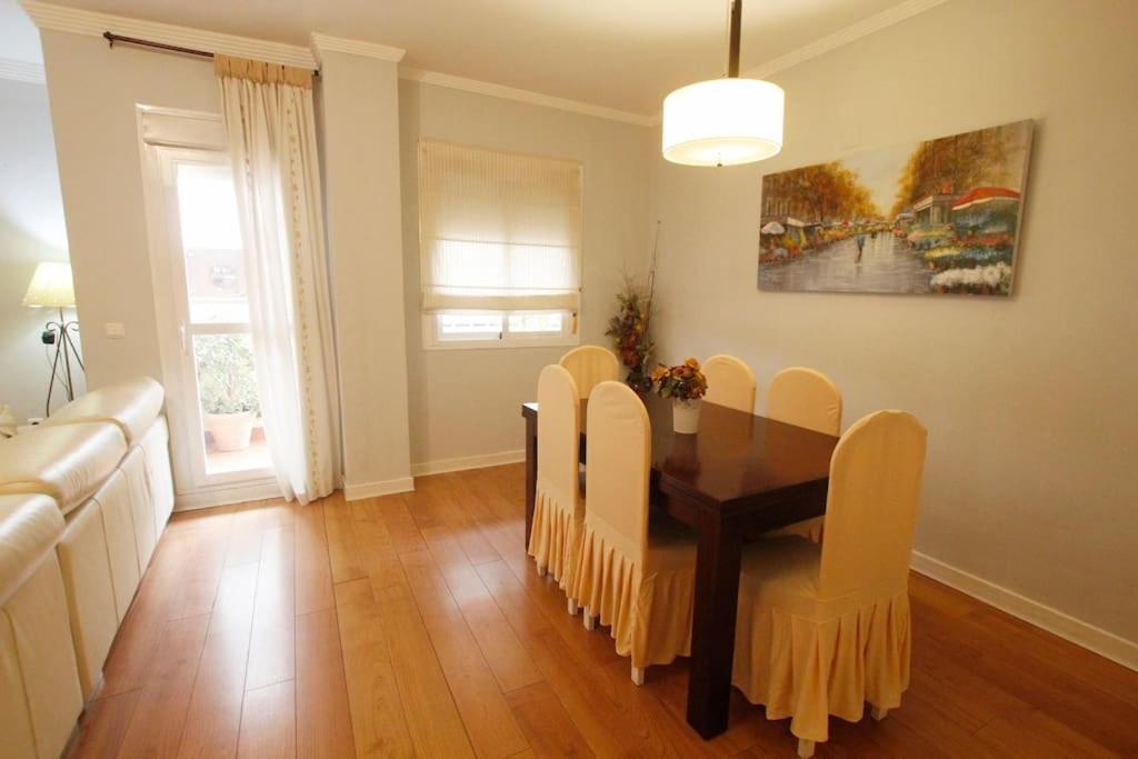 Apartamento Clasica: Amigos Y Familia. Parking Gratis! Sevilla
