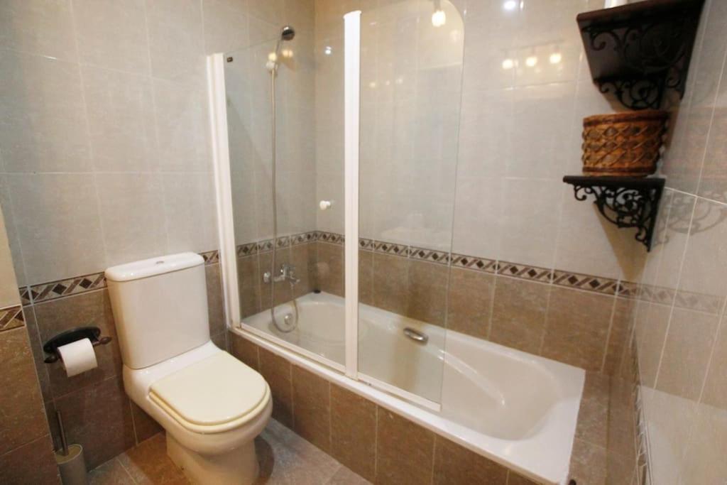 Clasica: Amigos Y Familia. Parking Gratis! Apartamento *