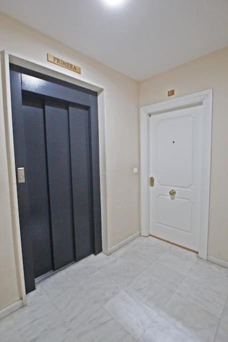 Clasica: Amigos Y Familia. Parking Gratis! Apartamento
