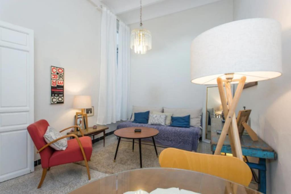 Casa Pepita: Vintage Spirit In The Old Town Apartment