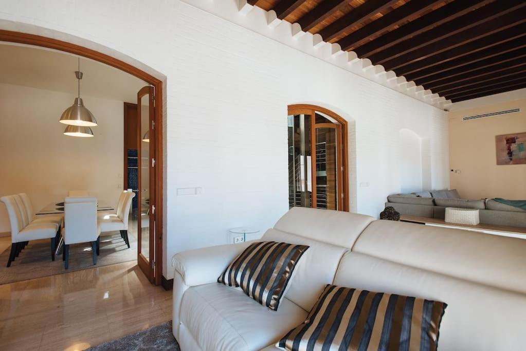 Rabadan Brand New Amazing House With Terrace Parking Сasa de vacaciones Sevilla