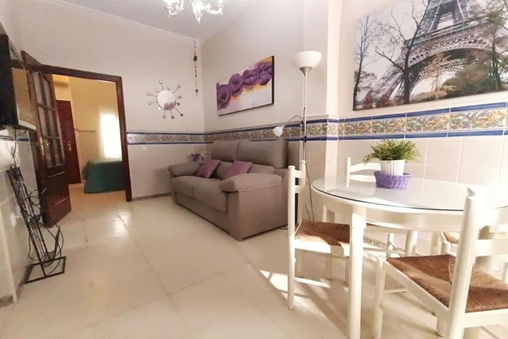 Tipico Y Pintoresco Patio De Vecinos, Con Encanto Apartamento