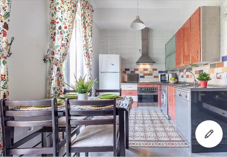 Violeta With Cozy Balcony Apartment Seville