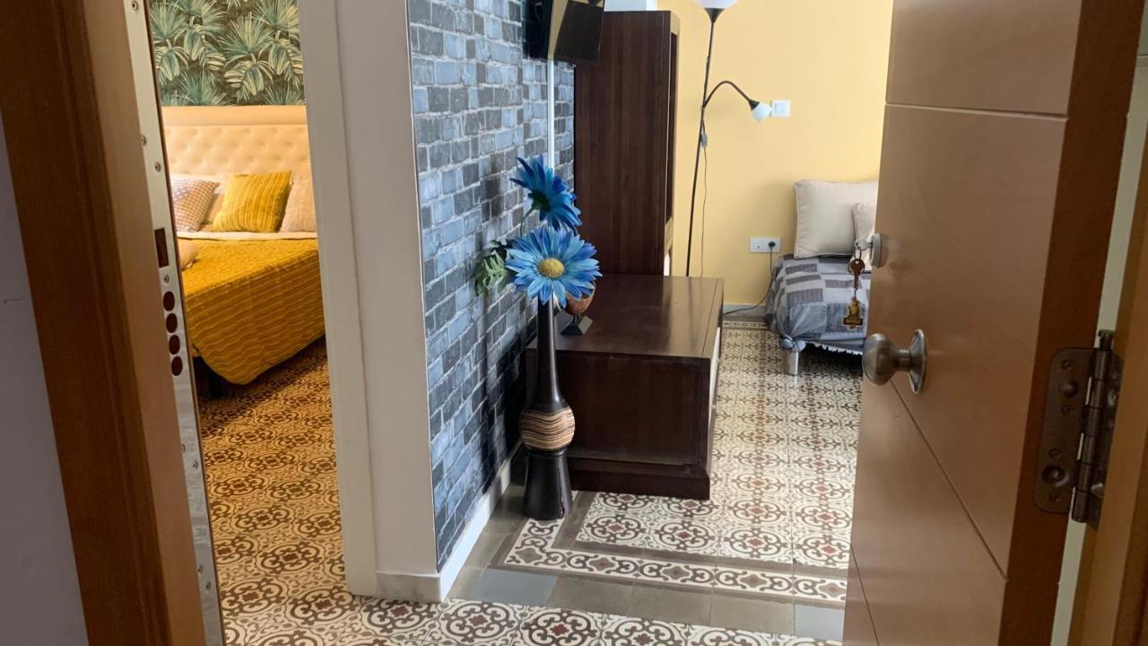 Apartment Violeta With Cozy Balcony Seville