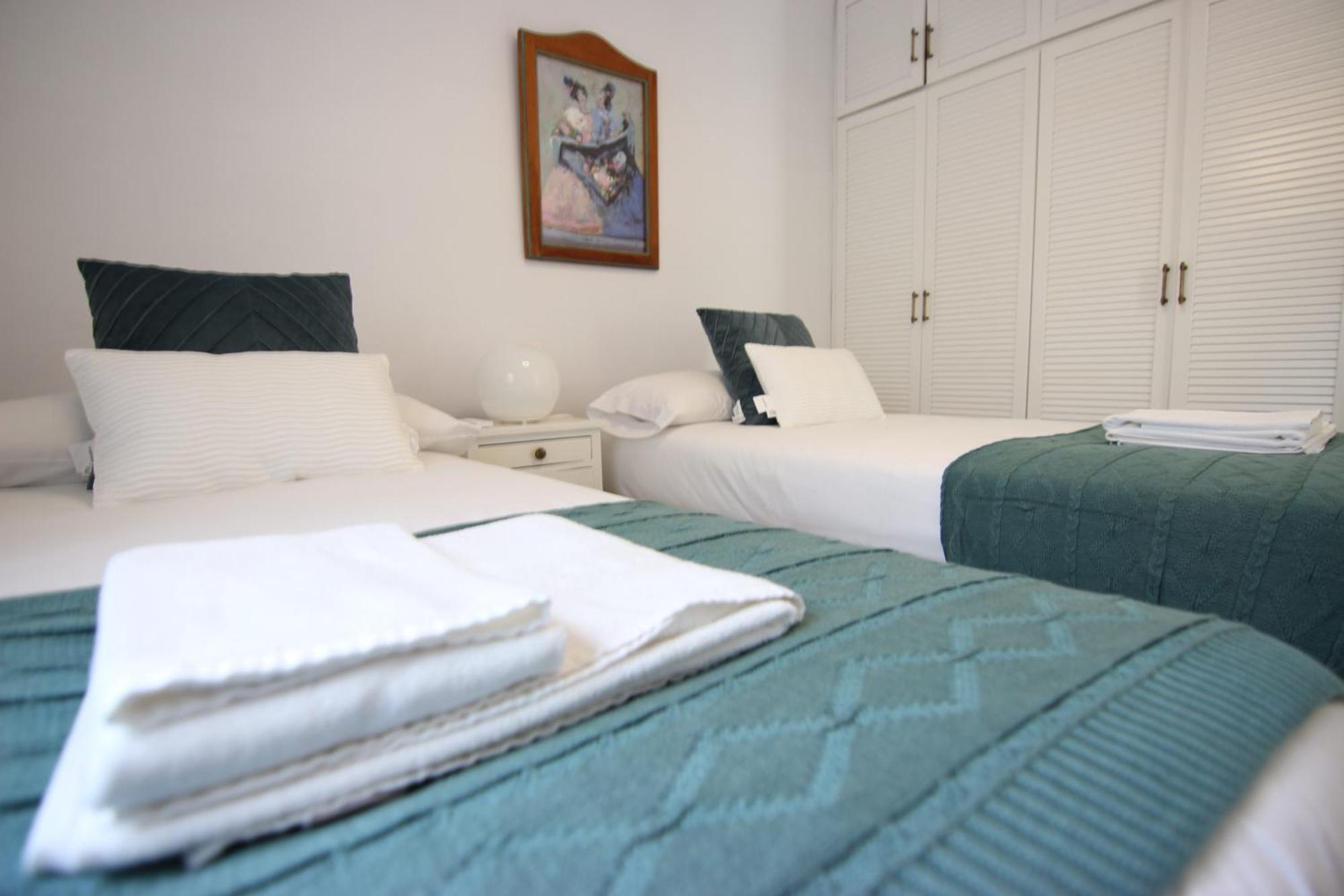 Rentalsevilla Espacioso Apartamento En La Alameda De Hercules Con Parking * Sevilla