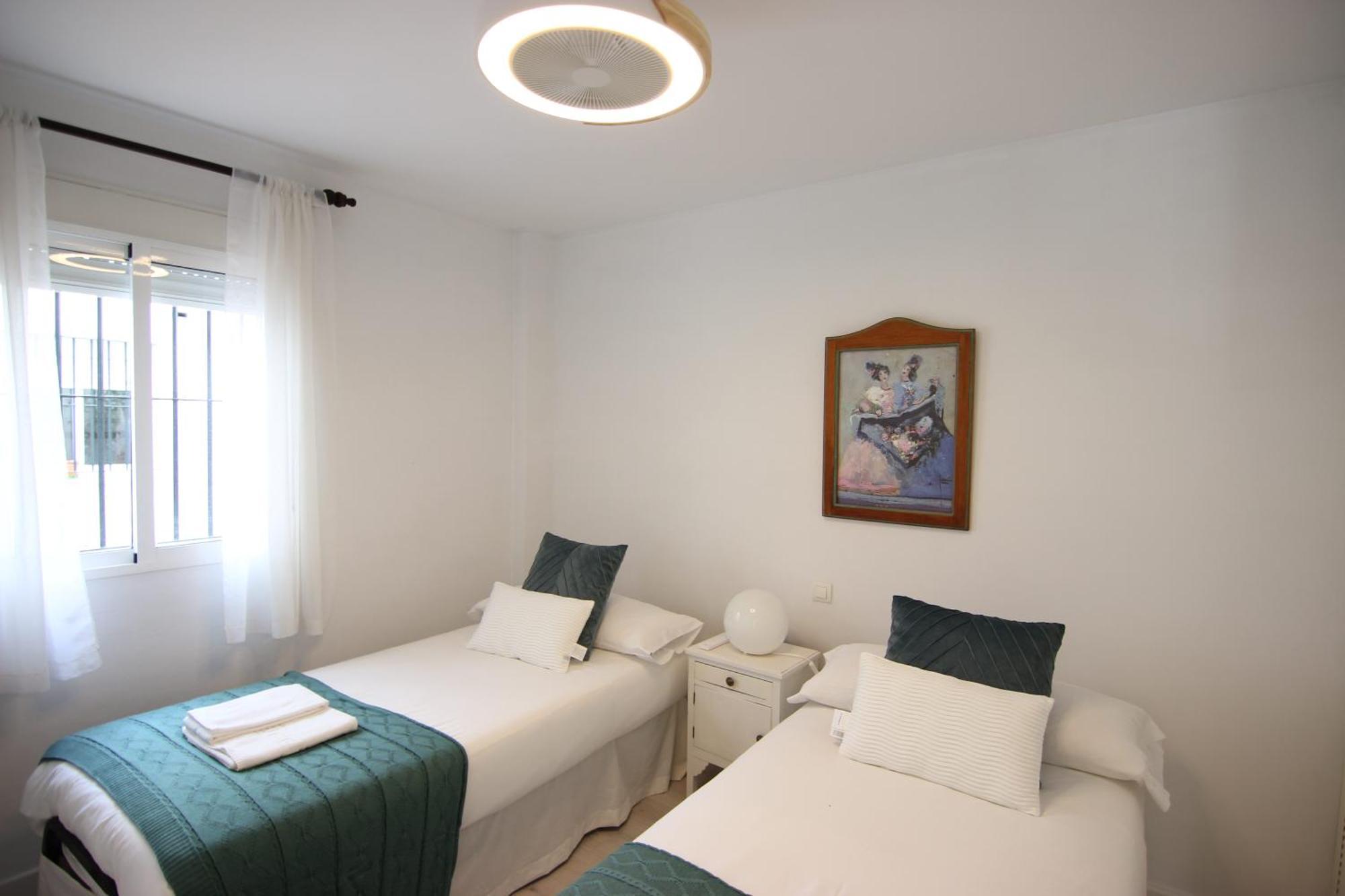 Apartamento Rentalsevilla Espacioso Apartamento En La Alameda De Hercules Con Parking