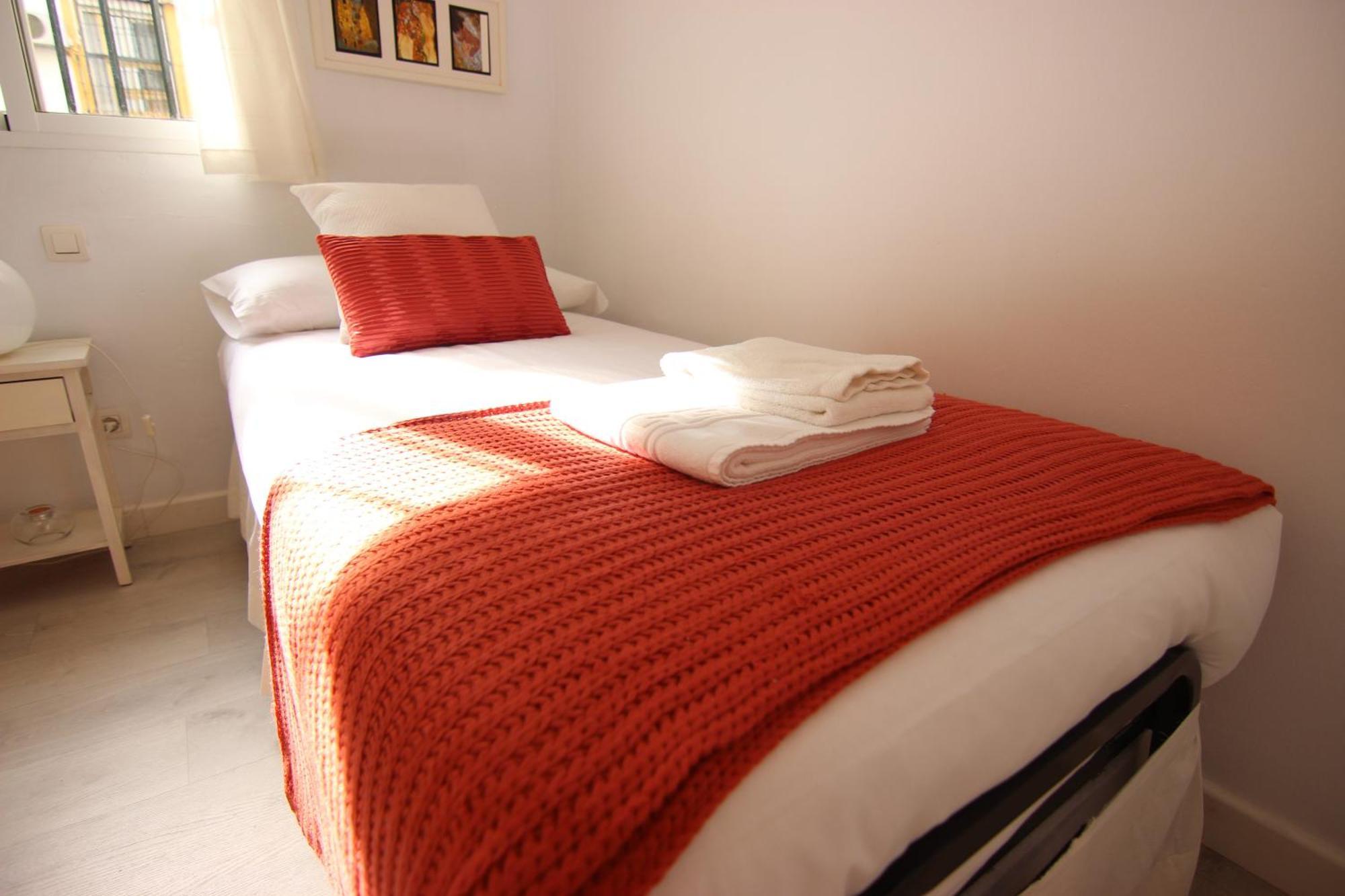 Apartamento Rentalsevilla Espacioso Apartamento En La Alameda De Hercules Con Parking