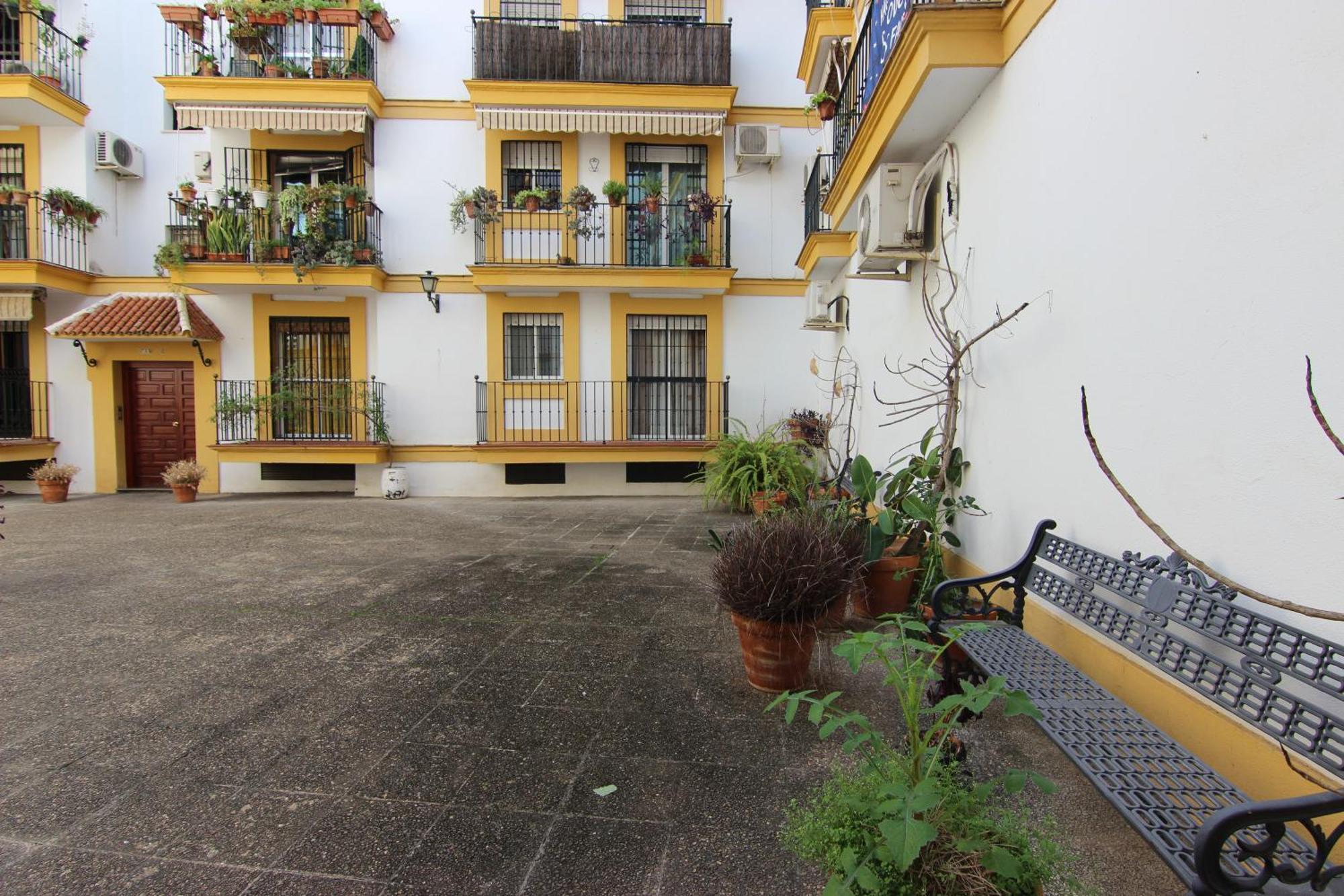 Apartamento Rentalsevilla Espacioso Apartamento En La Alameda De Hercules Con Parking Sevilla
